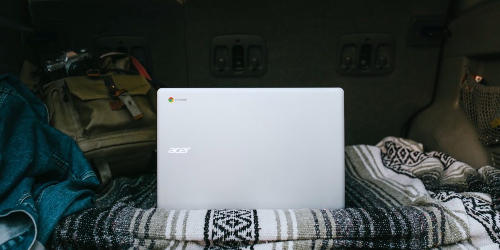 Acer Chromebook In Een Auto 1024x512