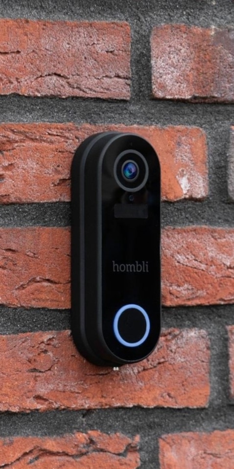 Hombli Smart Doorbell 2 hanging on the wall