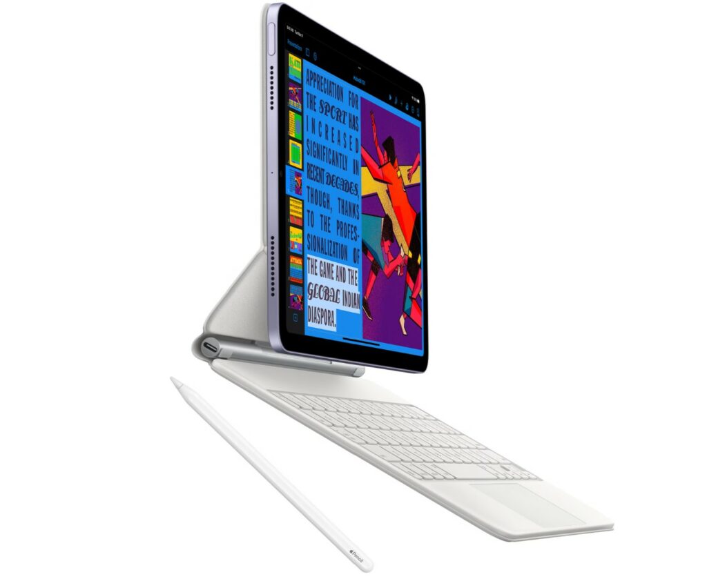 Apple iPad Air (2022) in een tablethoes met toetsenbord met de Apple Pencil