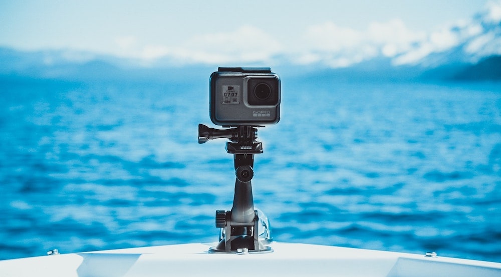 gopro camera op een boot in zee