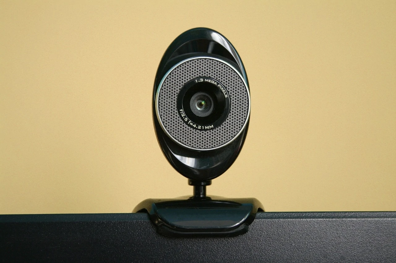 Webcam op beige achtergrond