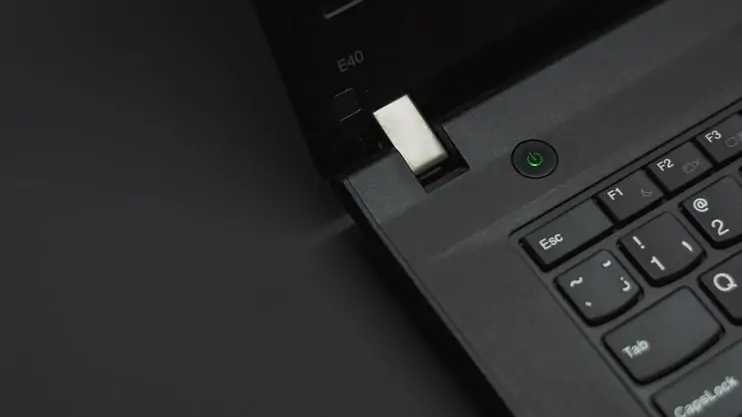Powerknop op een Lenovo laptop