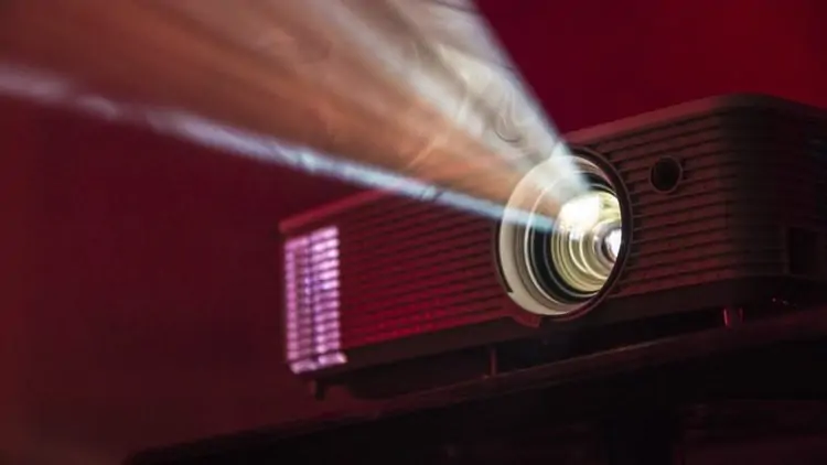 Projector in rode kamer