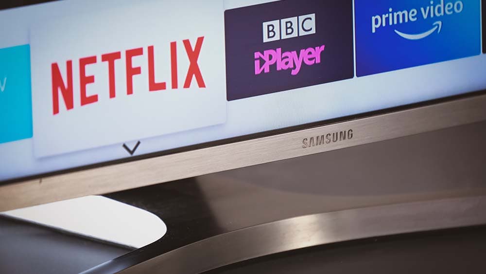 Samsung Smart tv met Netflix, BBC iplayer and Amazon Prime video iconen op het scherm