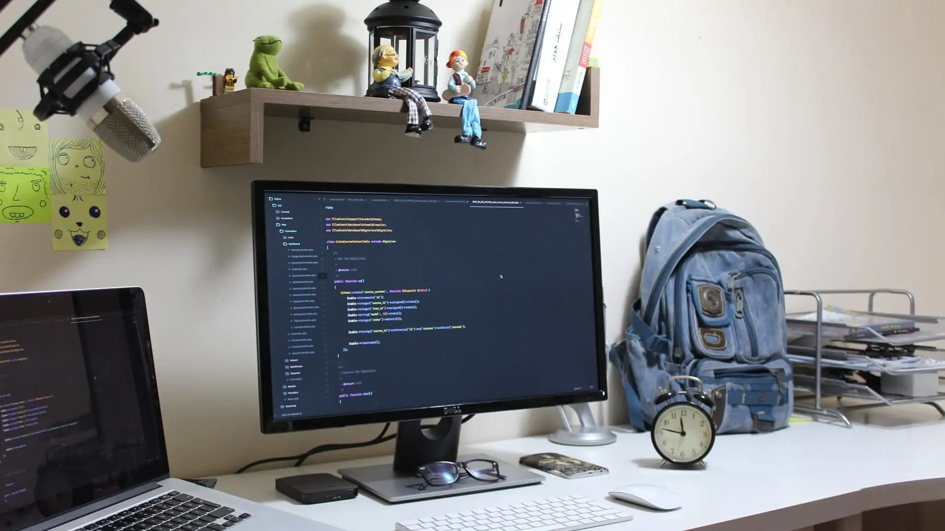 monitor op een bureau