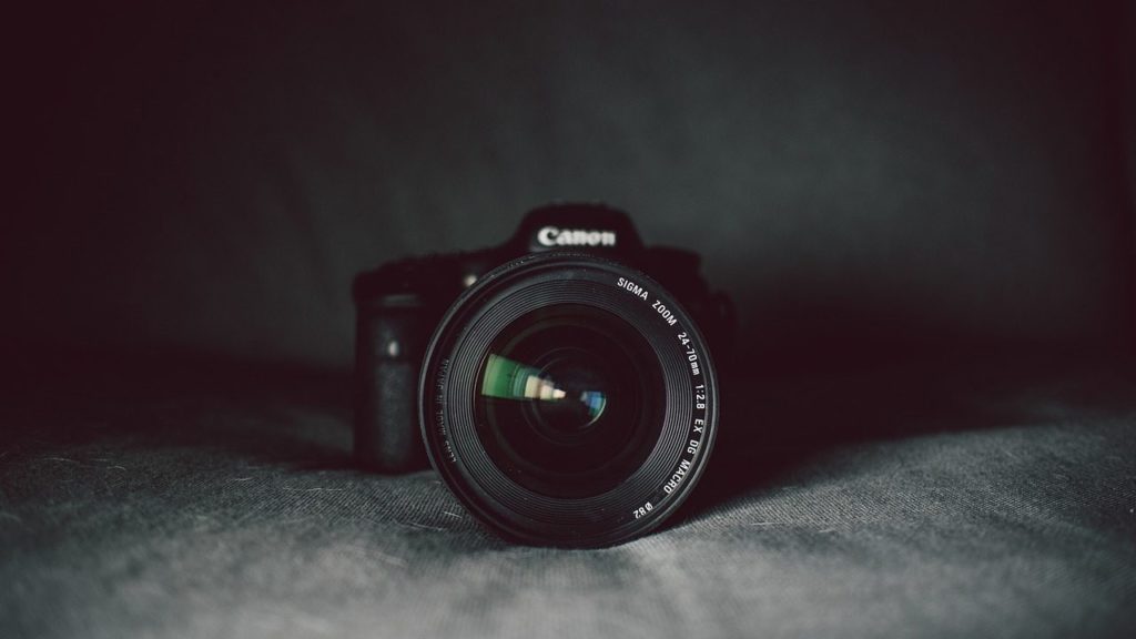 zwarte camera van canon