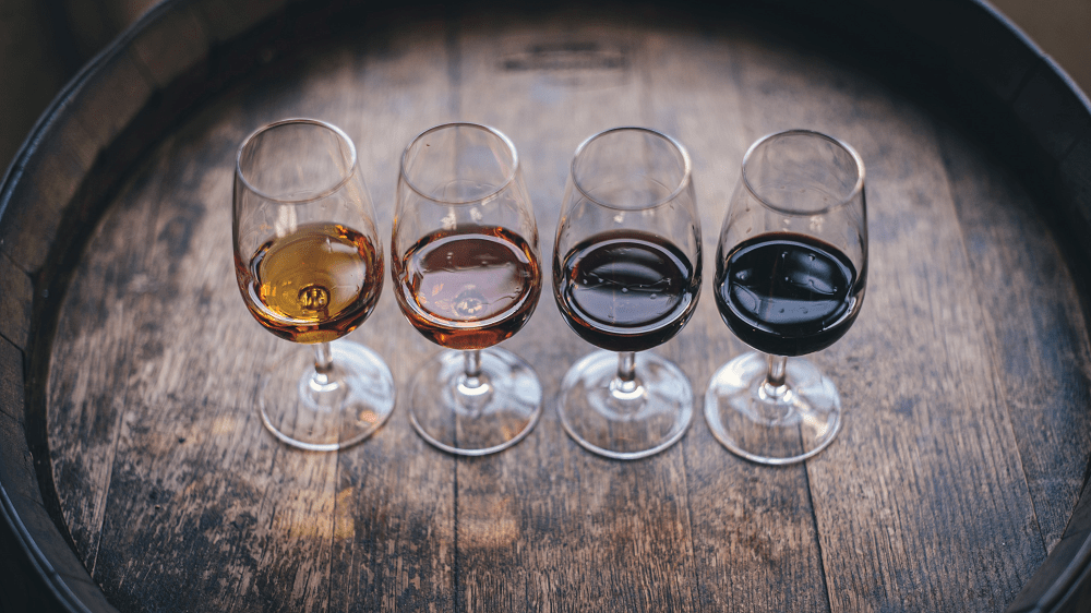 Diverse wijnen, variërend van rosé tot donkere rode wijn
