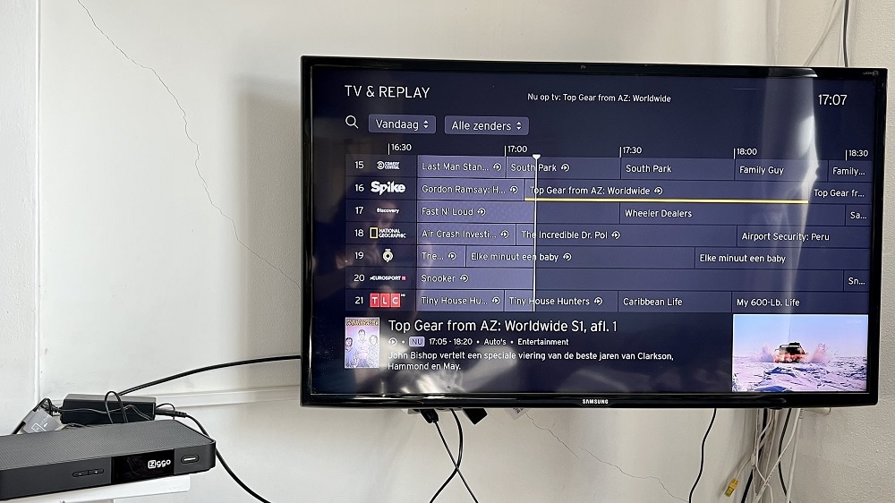 Tv met elektronische prgramma gids en decoder van ziggo