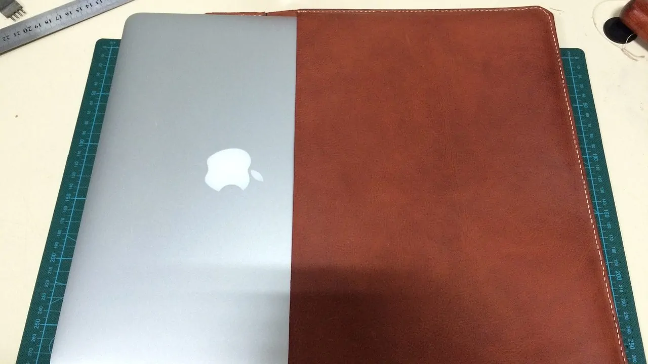 macbook zit half in bruine laptophoes