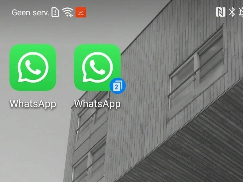 Orgineel icoon van de WhatsApp-app naast het kloon incoon van de WhatsApp-app