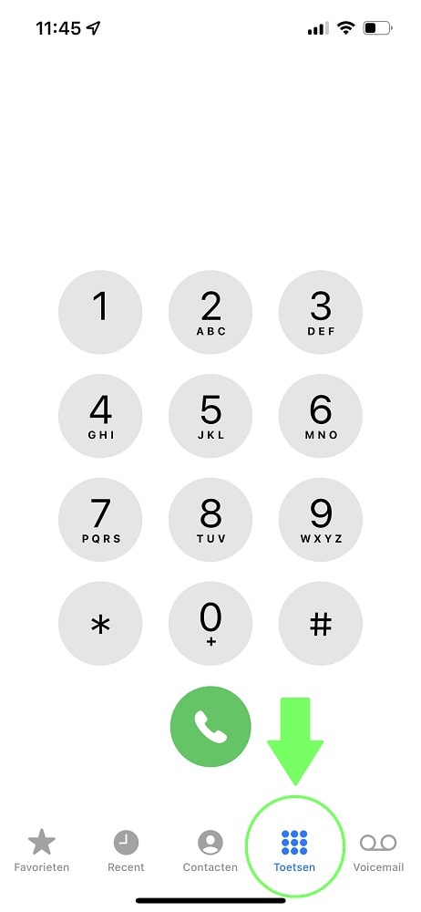 Telefoon app van een iPhone met een verwijzing naar de toetsen-optie