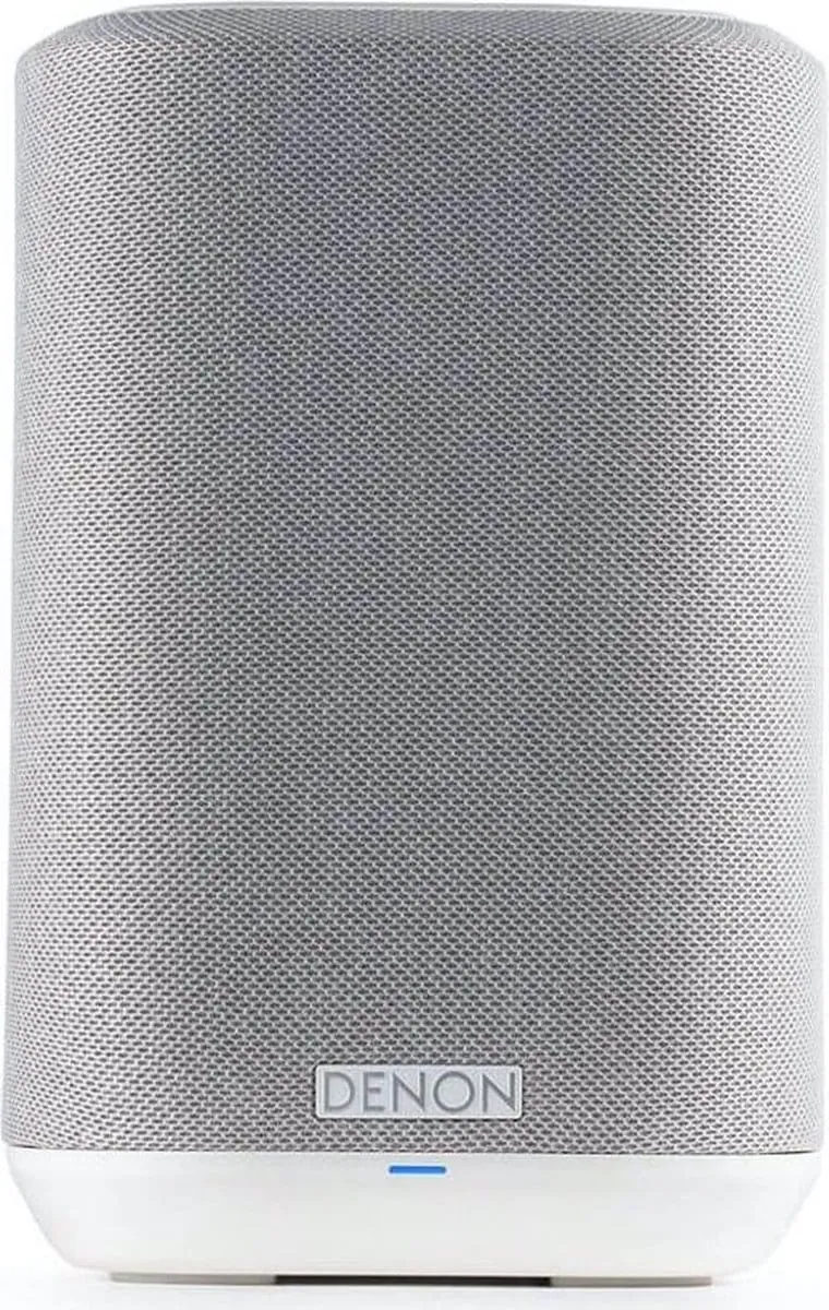 Witte Denon-speaker met logo zichtbaar
